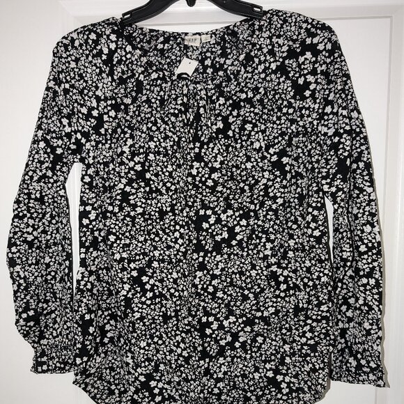 Maternity Top Size Medium Black and white floral maternity top flowy maternity - Picture 1 of 4